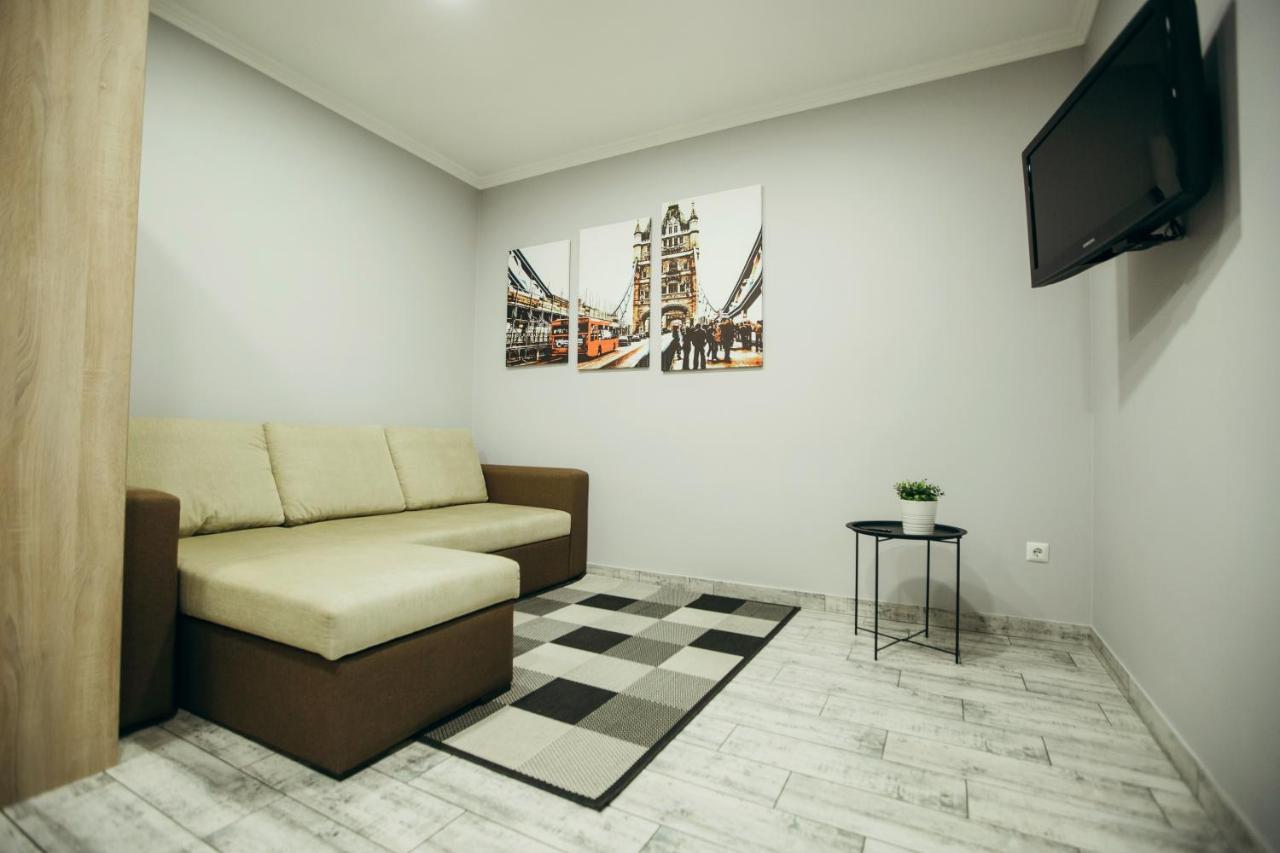 Atlant Apartments Chernivtsi Bagian luar foto