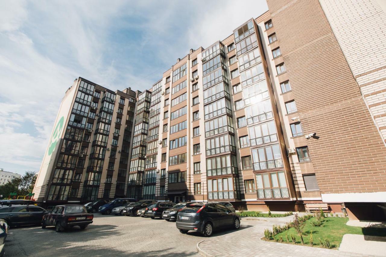 Atlant Apartments Chernivtsi Bagian luar foto